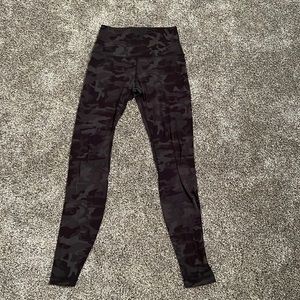 Lululemon camo leggings size 8